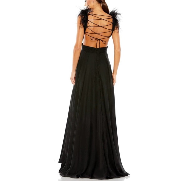 NWOT Mac Duggal Black Feather Trim Plunge V-Neck A-Line Lace Up Gown Size 6 - Picture 2 of 7